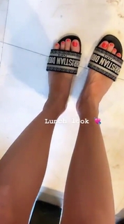 Chiara Ferragni feet photo thumbnail