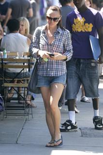 Christina Ricci feet photo thumbnail