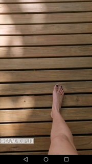 Gal Gadot feet photo thumbnail