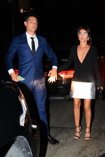 Sarah Hyland feet photo thumbnail