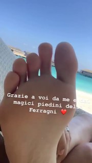 Chiara Ferragni feet photo thumbnail