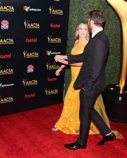 Emily Blunt feet photo thumbnail