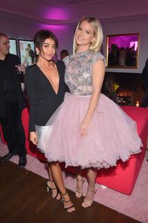 Sarah Hyland feet photo thumbnail