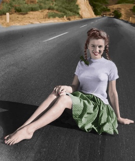 Marilyn Monroe feet photo thumbnail