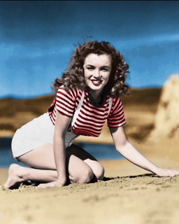 Marilyn Monroe feet photo thumbnail