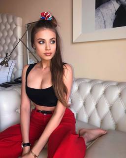 Xenia Tchoumitcheva feet photo thumbnail