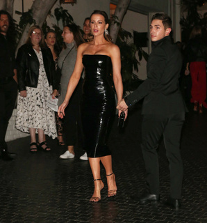 Kate Beckinsale feet photo thumbnail