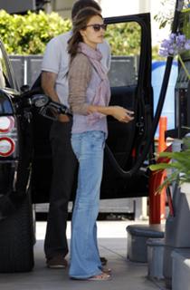 Alessandra Ambrosio feet photo thumbnail