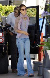 Alessandra Ambrosio feet photo thumbnail