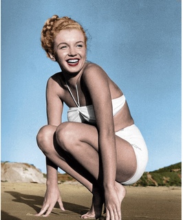 Marilyn Monroe feet photo thumbnail