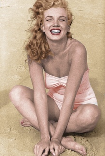 Marilyn Monroe feet photo thumbnail