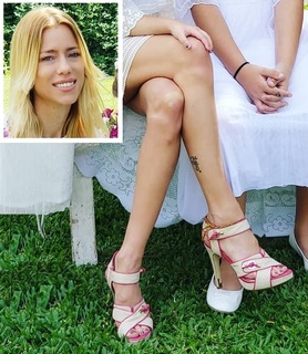 Nicole Neumann feet photo thumbnail