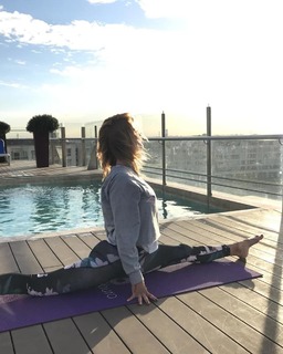 Nicole Neumann feet photo thumbnail