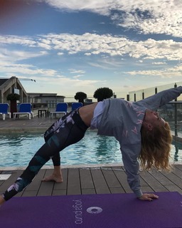 Nicole Neumann feet photo thumbnail