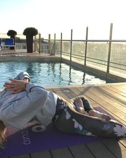 Nicole Neumann feet photo thumbnail