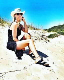 Nicole Neumann feet photo thumbnail