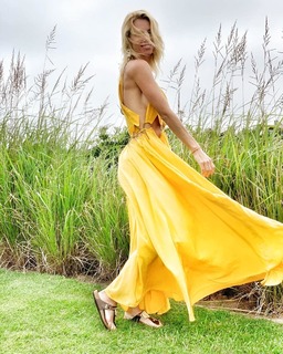 Nicole Neumann feet photo thumbnail