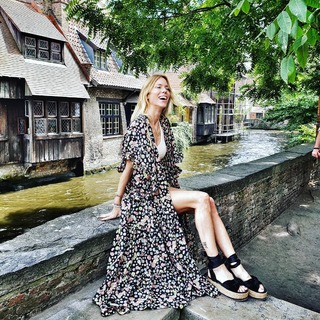 Nicole Neumann feet photo thumbnail