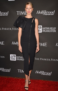 Karolina Kurkova feet photo thumbnail