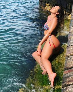 Lívia Andrade feet photo thumbnail