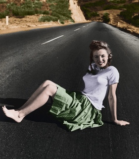 Marilyn Monroe feet photo thumbnail