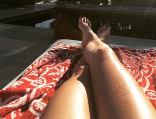 Hilary Swank feet photo thumbnail