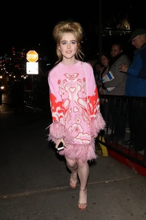 Kathryn Newton feet photo thumbnail