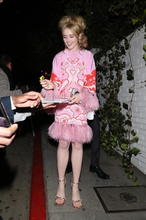 Kathryn Newton feet photo thumbnail