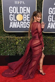 Halle Berry feet photo thumbnail
