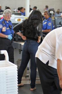 Demi Lovato feet photo thumbnail