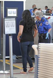 Demi Lovato feet photo thumbnail