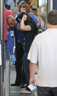 Demi Lovato feet photo thumbnail