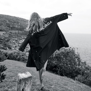 Elle Macpherson feet photo thumbnail
