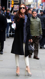 Lindsay Lohan feet photo thumbnail