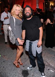 Pamela Anderson feet photo thumbnail