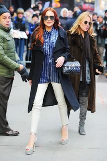 Lindsay Lohan feet photo thumbnail