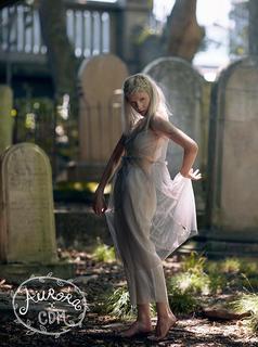 Aurora Aksnes feet photo thumbnail