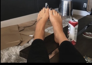 Corinna Kopf feet photo thumbnail