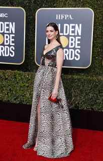 Anne Hathaway feet photo thumbnail