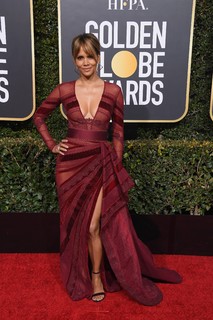 Halle Berry feet photo thumbnail