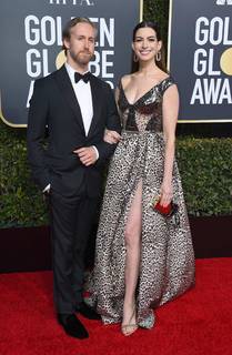 Anne Hathaway feet photo thumbnail