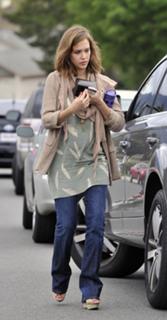 Jessica Alba feet photo thumbnail