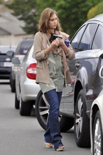 Jessica Alba feet photo thumbnail
