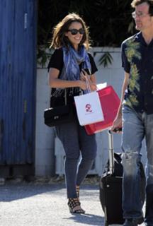 Jessica Alba feet photo thumbnail