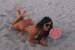 Claudia Romani feet photo thumbnail
