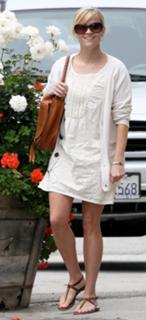 Reese Witherspoon feet photo thumbnail