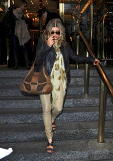 Fergie feet photo thumbnail