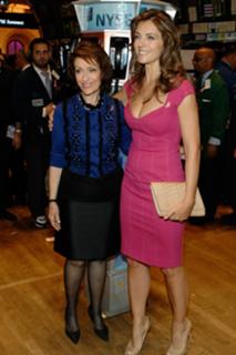Elizabeth Hurley feet photo thumbnail