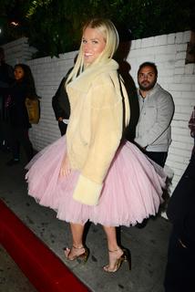 Alice Eve feet photo thumbnail