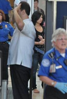 Demi Lovato feet photo thumbnail